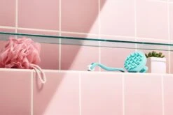 Hairburst Derma Scalp Roller 5 Hairburst Derma Scalp Roller -Kérastase Boutique hairburst derma scalp roller rouleau de massage pour stimuler la repousse des cheveux et renforcer les racines 2